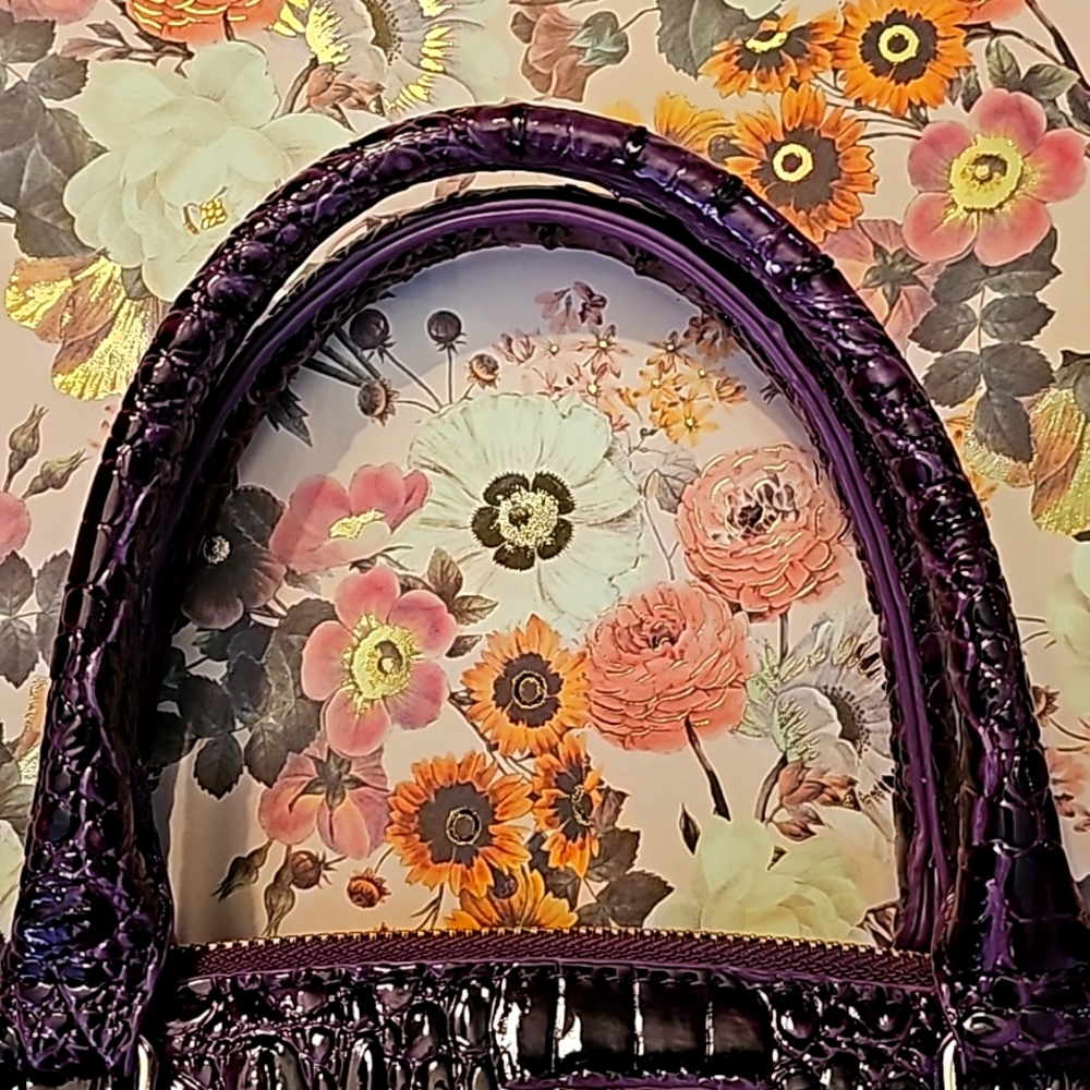 LIKE NEW! Handbag - Picture 9 of 16